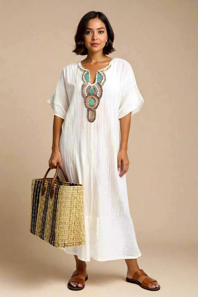 Aurora™ | Lang kjole med decoteret hals og sideslidser